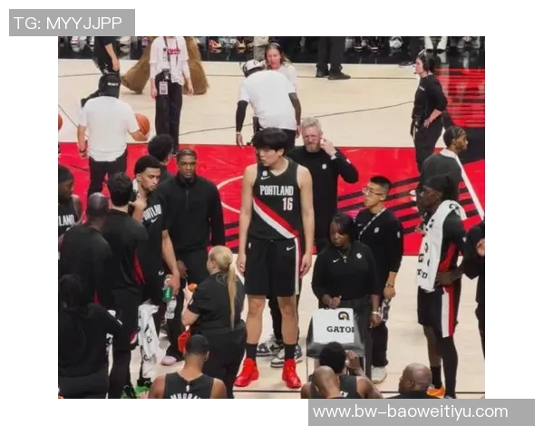 开拓者球迷嘉年华对抗赛黑队险胜白队杨瀚森队友夏普荣膺MVP称号